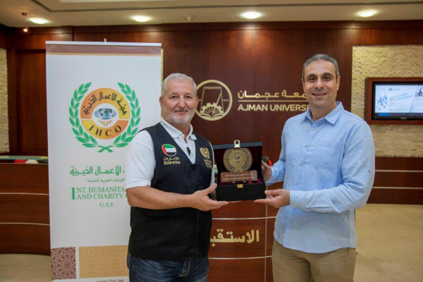 طلبة جامعة عجمان يحتفلون بالأيتام