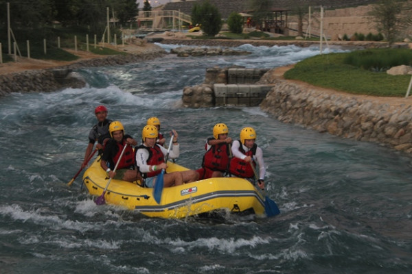 رحلة لطلاب جامعة عجمان إلى حديقة مغامرات الوادي بالعين
