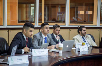 طلبة جامعة عجمان سفراء في نموذج الأمم المتحدة