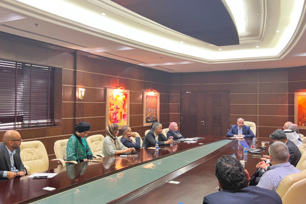 اجتماع عميد كلية القانون مع أعضاء هيئة التدريس