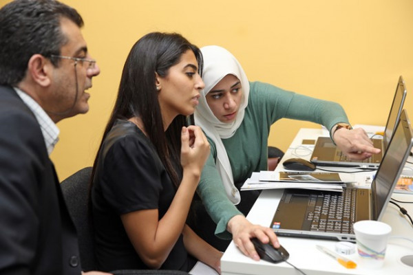 دورة تدريبية لأطباء وفنيي الأسنان بجامعة عجمان