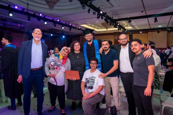 حميد بن راشد يمنح نهيان بن مبارك شهادة الدكتوراة الفخريّة ويشهد تخريج دفعة 