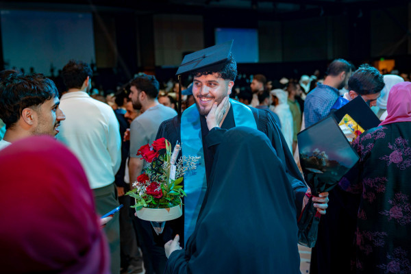 حميد بن راشد يمنح نهيان بن مبارك شهادة الدكتوراة الفخريّة ويشهد تخريج دفعة 