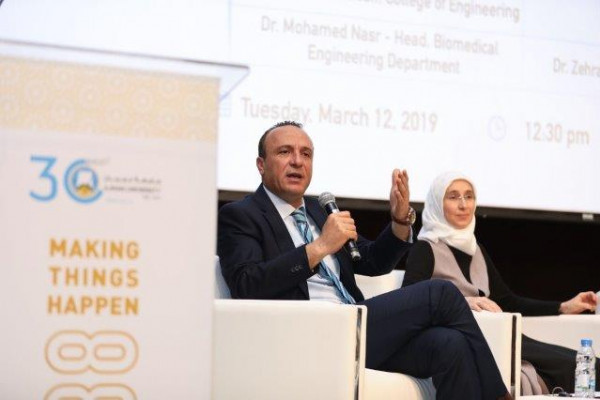 مناظرة حول الانفتاح على التكنولوجيا المعاصرة في جامعة عجمان