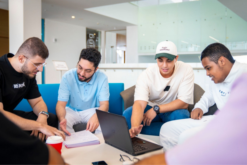 المهارات الأساسية في تحليل الأعمال التي ستتعلمها في جامعة عجمان