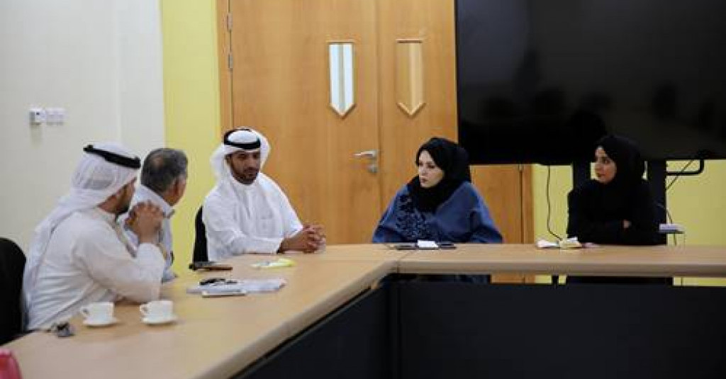 جامعة عجمان واتحاد كتاب وأدباء الإمارات يناقشان رعاية أدب الشباب