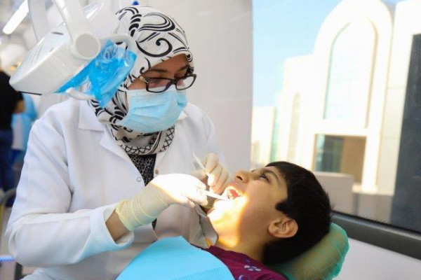 عيادة جامعة عجمان المتنقلة لطب الأسنان تقدم خدماتها لأكثر من 1500 مراجع خلال 8 أشهر