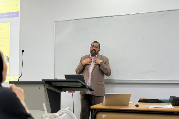 محاضرة تعريفية لطلبة ماجستير علم النفس حول استخدام مكتبة جامعة عجمان وقواعد البيانات العالمية