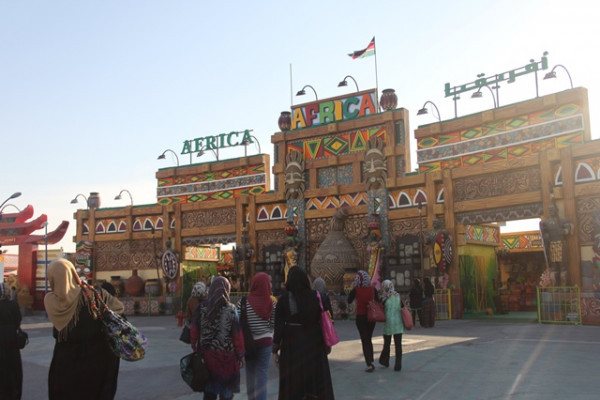 رحلة لطالبات الجامعة إلى القرية العالمية بدبي