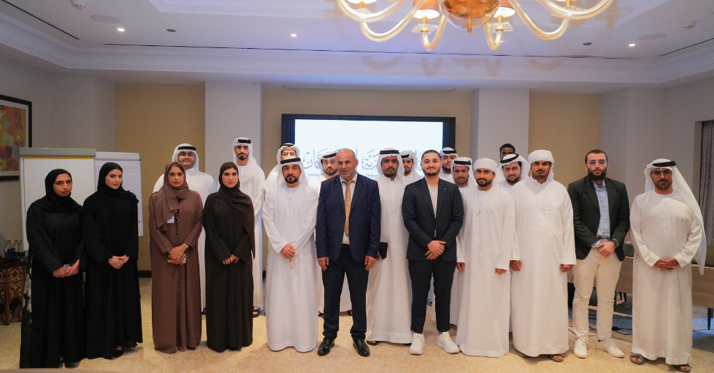 وفد طلابي من كلية القانون في زيارة علمية إلى دائرة الموارد البشرية بعجمان