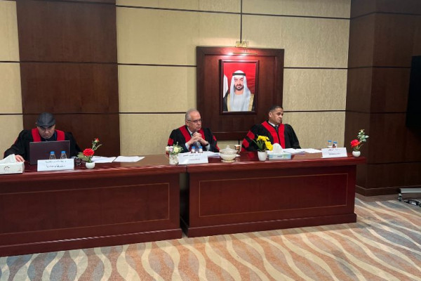 الطالب عمر الحفيتي يحصل على تقدير امتياز في رسالة الماجستير بتخصص القانون العام