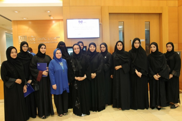 طالبات كلية القانون يزرن محاكم مركز دبي المالي العالمي
