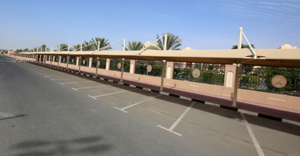 جامعة عجمان توفر 2370 موقف سيارات لطلبتها