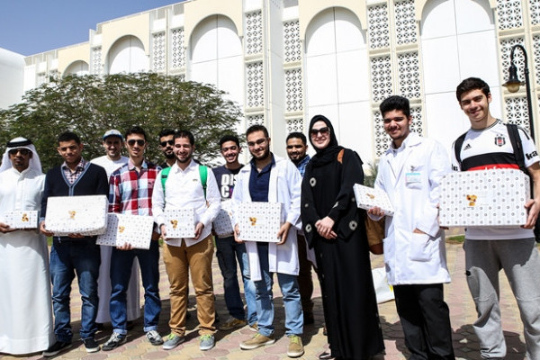 وفد طلابي من جامعة عجمان يزور مستشفى توام في العين