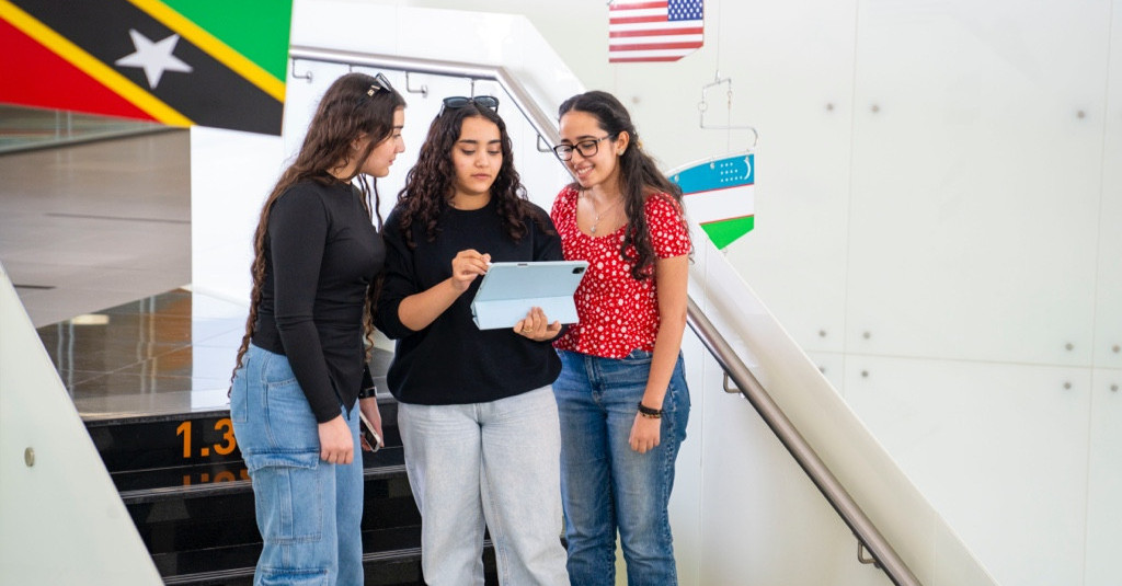 برنامج بكالوريوس العلوم في إدارة الضيافة الدولية: تعلّم إدارة الفنادق والفعاليات ومجالات الضيافة الأخرى