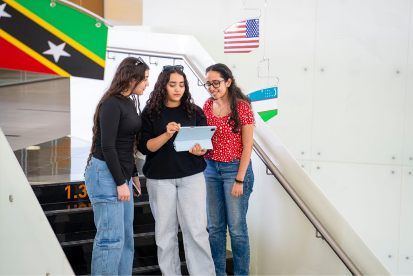 برنامج بكالوريوس العلوم في إدارة الضيافة الدولية: تعلّم إدارة الفنادق والفعاليات ومجالات الضيافة الأخرى