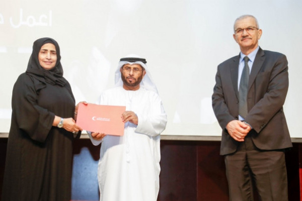 Red Crescent Holds an Awareness Lecture at AU