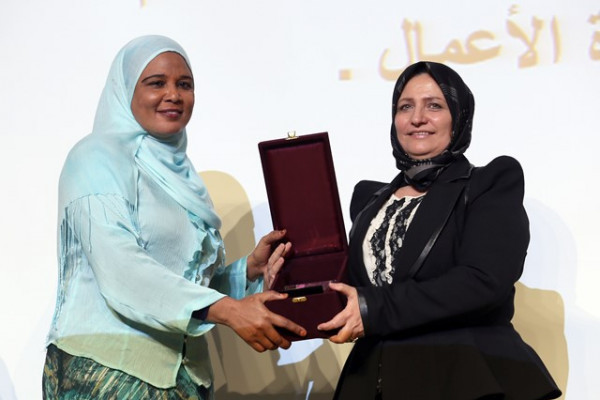 طالبات جامعة عجمان يحتفلن بيوم المرأة العالمي