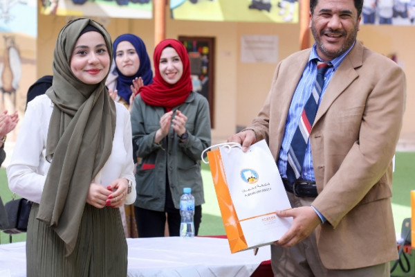 جامعة عجمان تحتفل باليوم العالمي للمعلّم