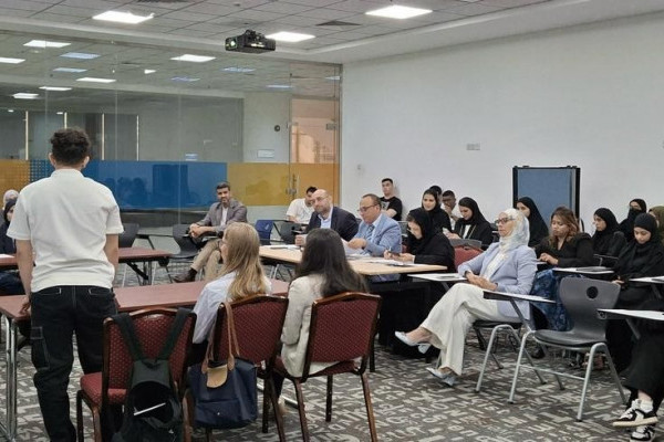 كلية العلوم الإنسانية وإدارة الأعمال يتناظران عن مستقبل الذكاء الاصطناعي