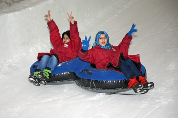 يوم ترفيهي للطالبات في سكي دبي