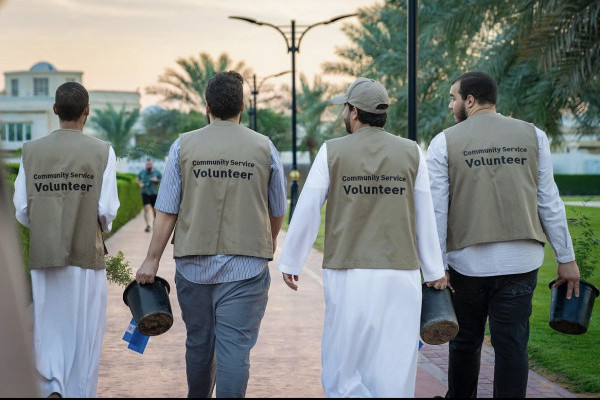 طلاب كلية القانون يقدمون مبادرة بيئية رائعة في حديقة العلم