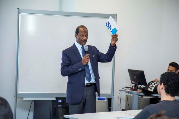 مركز النجاح الطلابي في جامعة عجمان يعزز مهارات الطلبة