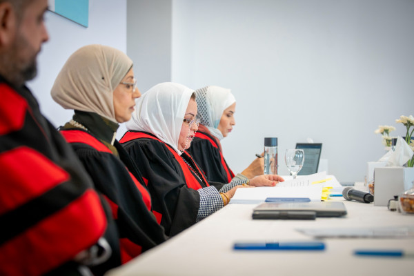 الطالبة هالة نصار ثابت تحصد تقدير امتياز في رسالة الدكتوراه بتخصص القانون الخاص