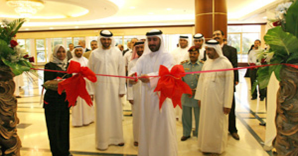 ماجد النعيمي يفتتح فنون الشرق والغرب بجامعة عجمان