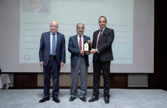 جامعة عجمان تكرم الباحثين المتميزين