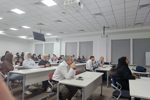 College of Pharmacy and Health Sciences Strengthens Industry Ties with Scanning Electron Microscopy (SEM) Seminar