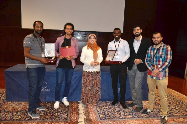 طلبة الجامعة يحصدون 4 جوائز في مؤتمر البحوث الطلابية في جامعة زايد