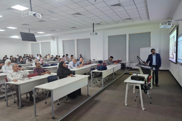 College of Pharmacy and Health Sciences Strengthens Industry Ties with Scanning Electron Microscopy (SEM) Seminar