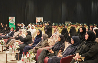 طلبة قسم علم النفس في جامعة عجمان يسجلون حضورهم في مؤتمر 