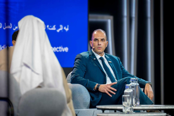 مدير جامعة عجمان يدعو الجامعات إلى أن تصبح 