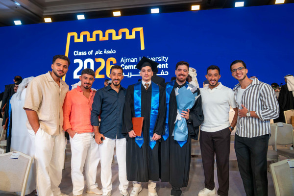 حميد بن راشد يمنح نهيان بن مبارك شهادة الدكتوراة الفخريّة ويشهد تخريج دفعة 