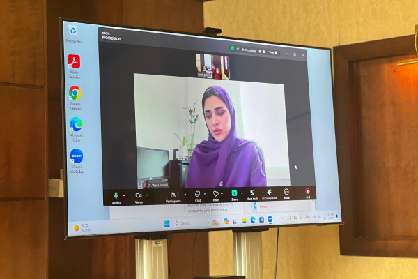 الطالبة أمل النعيمي تناقش أطروحة الماجستير في المسؤولية المدنية عن الأضرار البيئية