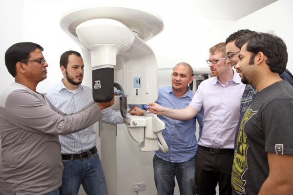 دورة تدريبية على تقنيات حديثة في طب الأسنان بجامعة عجمان