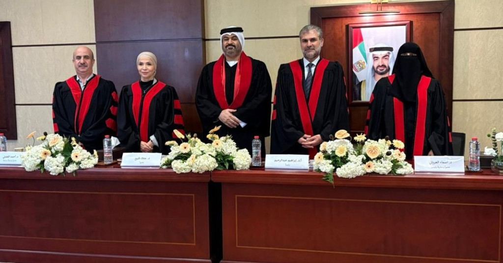 مناقشة أطروحة الماجستير للطالب سعيد محمد الشحي في كلية القانون بجامعة عجمان