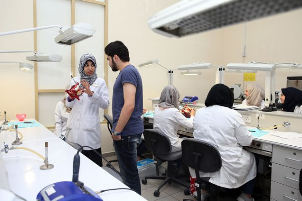 جامعة عجمان تستقبل طلاب وطالبات مدرسة أبو عبيدة