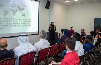 طلبة وخريجو جامعة عجمان يتطوعون في إكسبو 2020