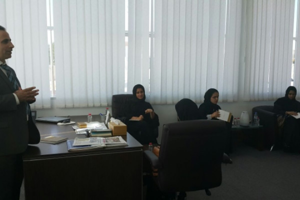 Law Students Visit Ajman Economic Department
