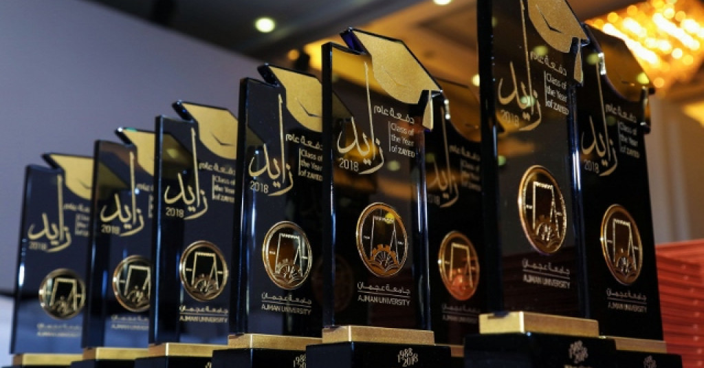 Consort of Ajman Crown Prince honors AU Class of the Year of Zayed