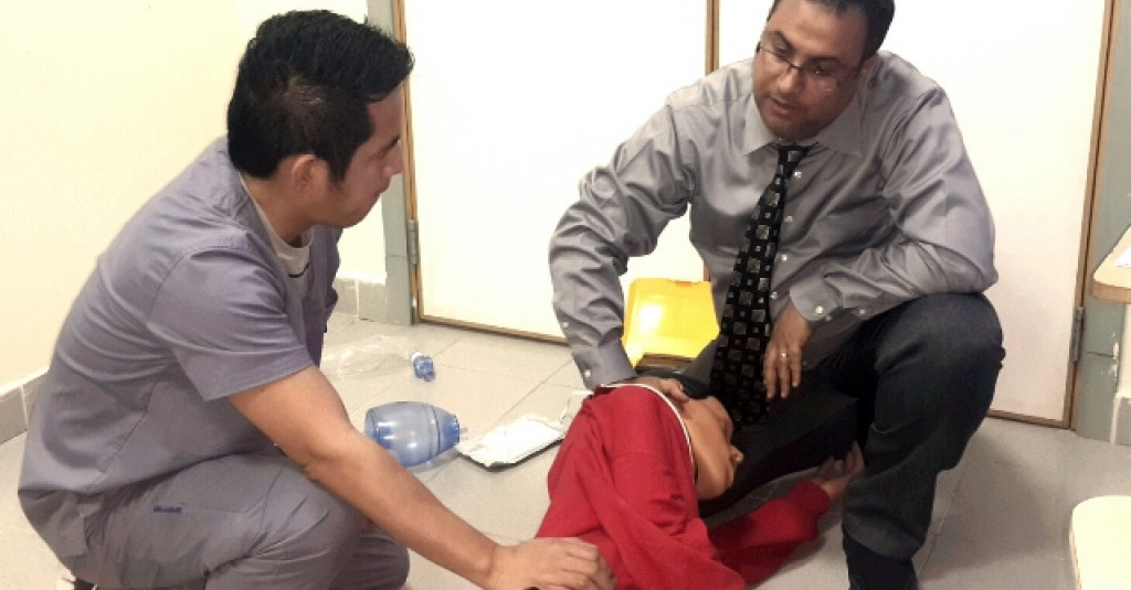 دورة في الإنعاش القلبي الرئوي في جامعة عجمان