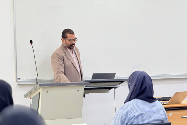محاضرة تعريفية لطلبة ماجستير علم النفس حول استخدام مكتبة جامعة عجمان وقواعد البيانات العالمية