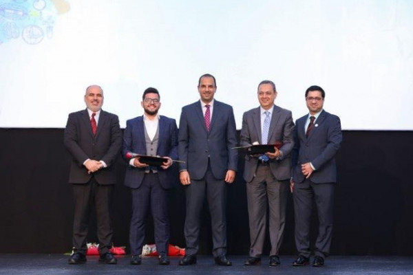 جامعة عجمان تكًرم أبنائها النابغين في البحث العلمي