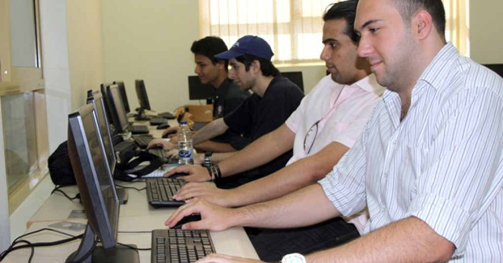 دورة في أساسيات الفوتوشوب لطلاب الجامعة