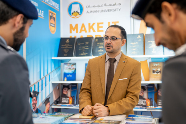 كلية القانون تشارك في معرض الكتاب القانوني العاشر