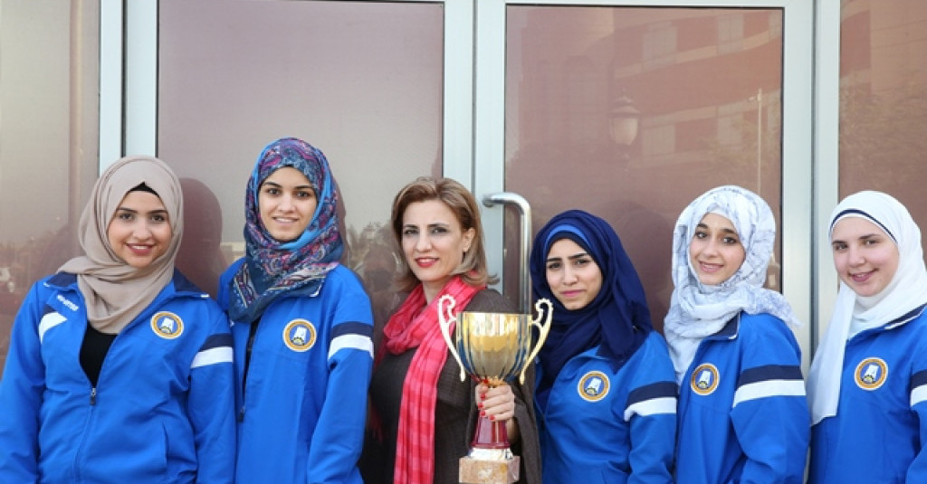فريق سباحات جامعة عجمان يحقق المركز الثالث في بطولة للسباحة
