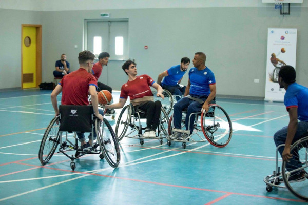 جامعة عجمان تستضيف مباراة كرة سلة لأصحاب الهمم